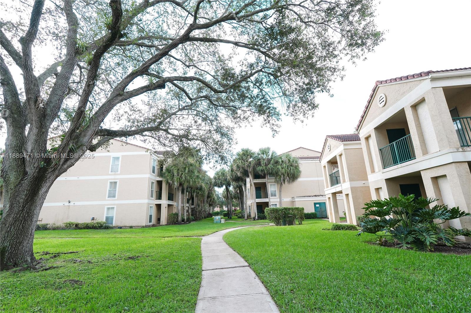 SAVANNAH AT RIVERSIDE CON - Residential Lease
