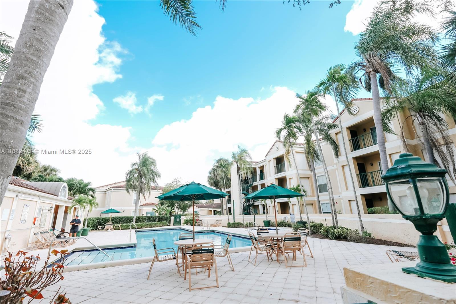 SAVANNAH AT RIVERSIDE CON - Residential Lease