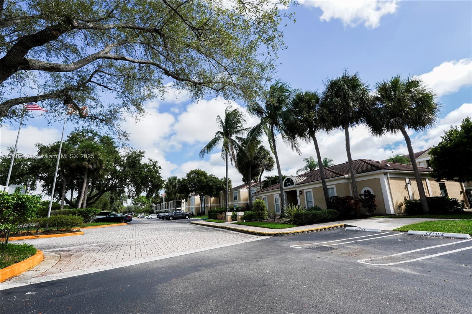 SAVANNAH AT RIVERSIDE CON - Residential Lease