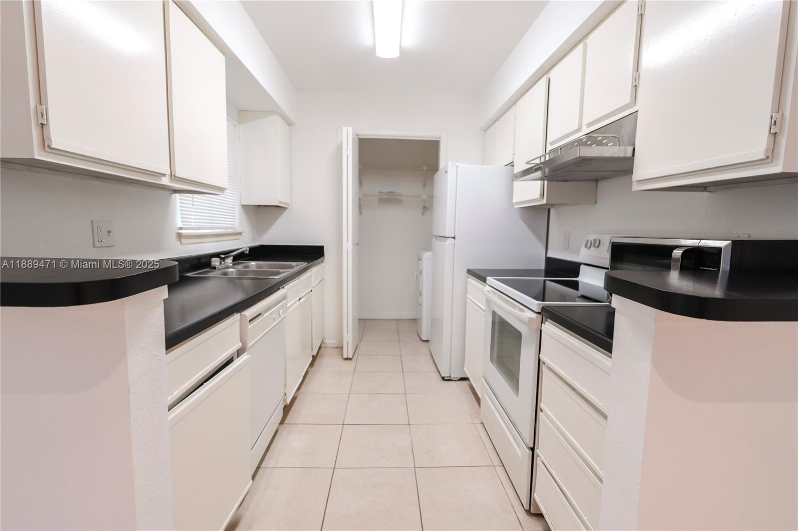 SAVANNAH AT RIVERSIDE CON - Residential Lease