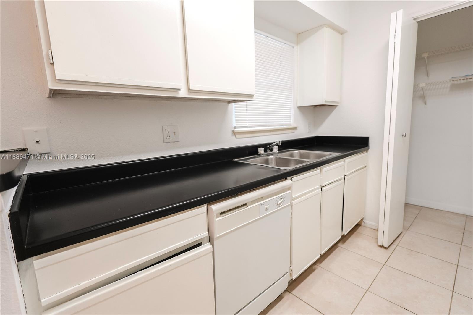 SAVANNAH AT RIVERSIDE CON - Residential Lease