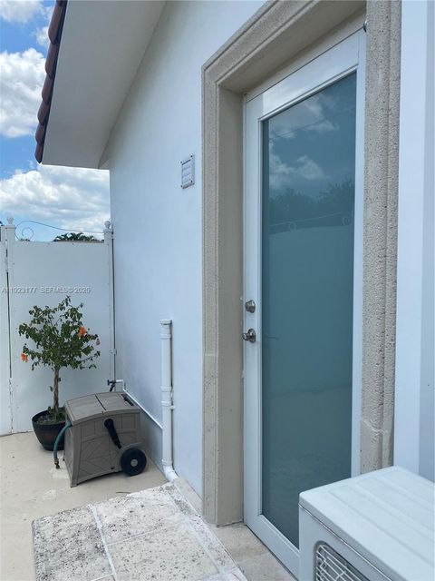 10205 SW 9th Ter 1 Miami FL 33174