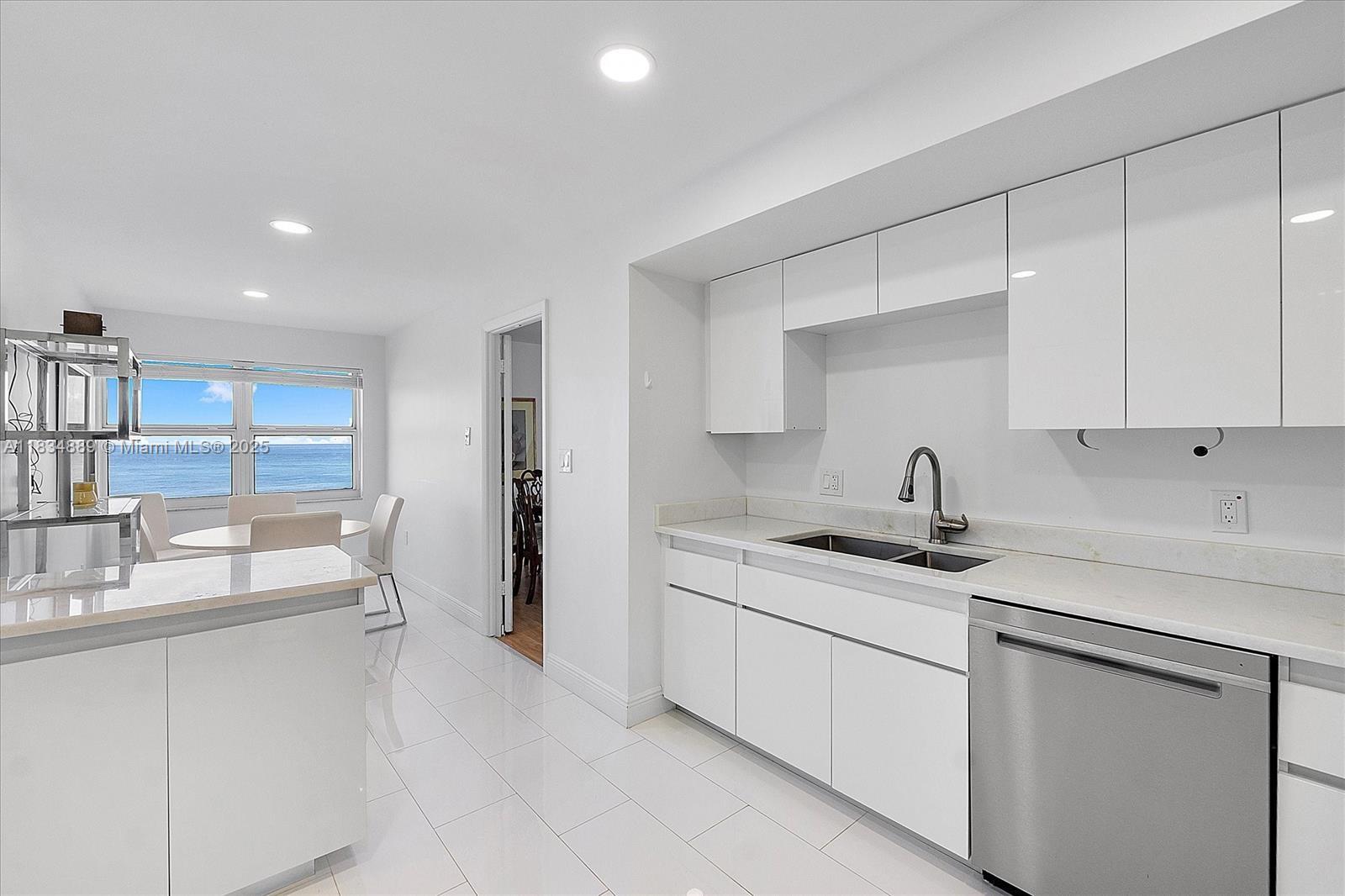 SOUTHPOINT CONDO - Residential