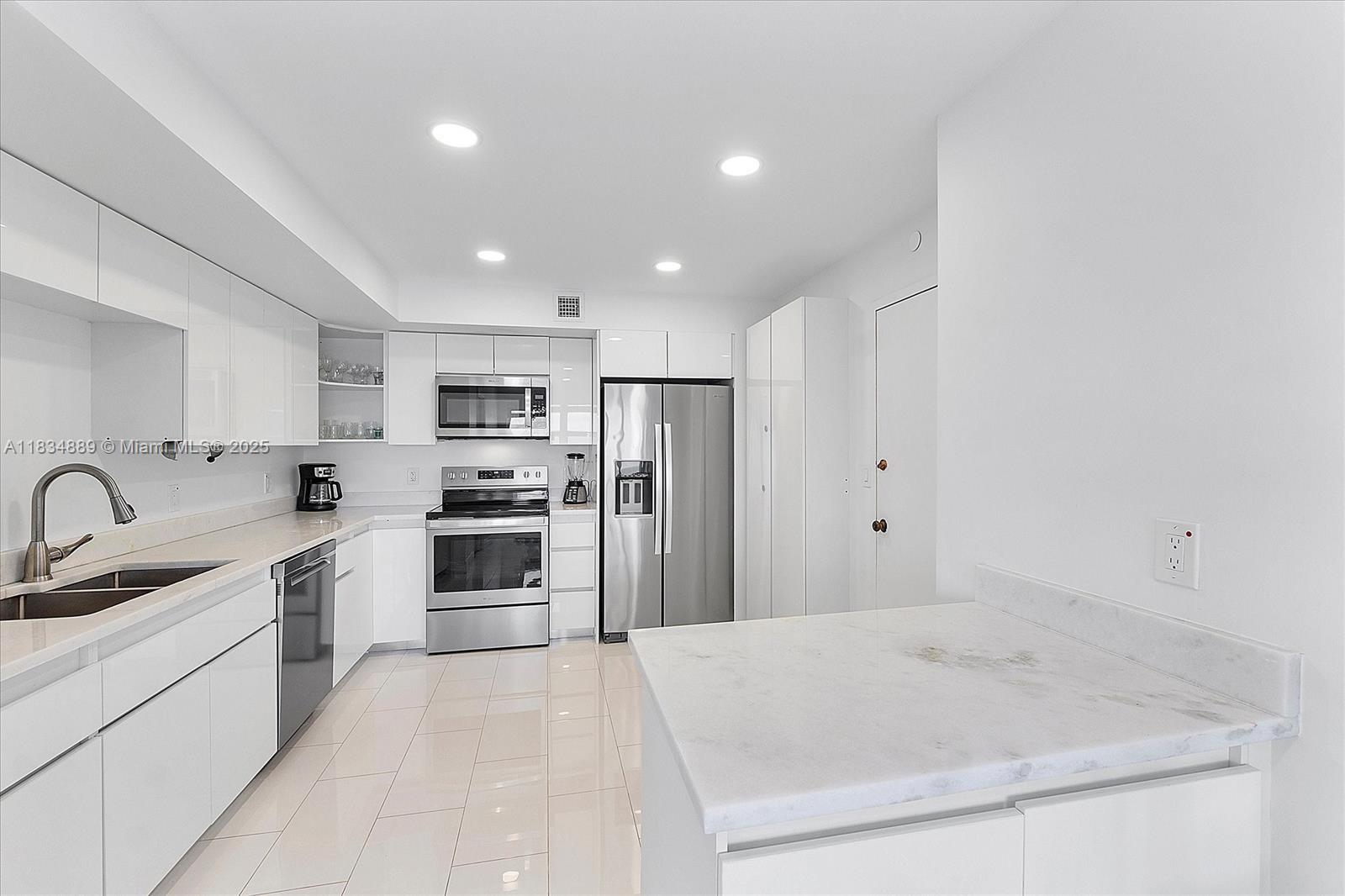 SOUTHPOINT CONDO - Residential