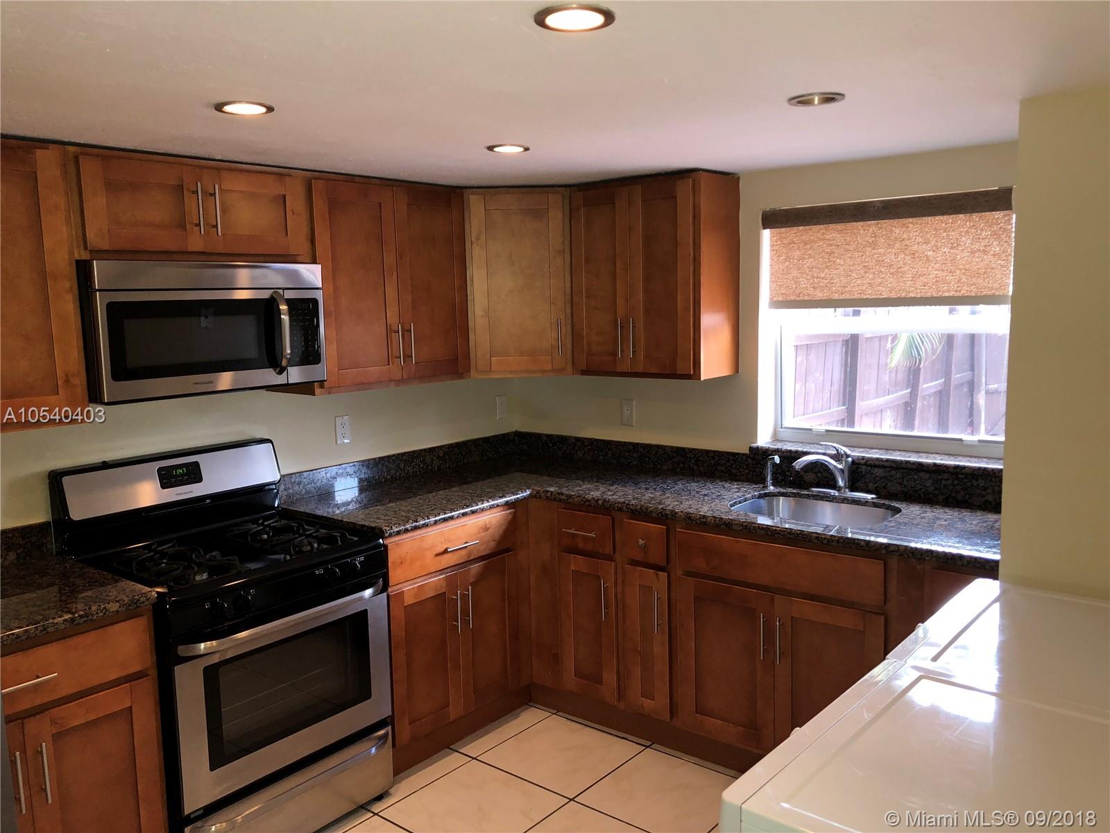 SNAPPER CREEK TOWNHOUSES - Residential