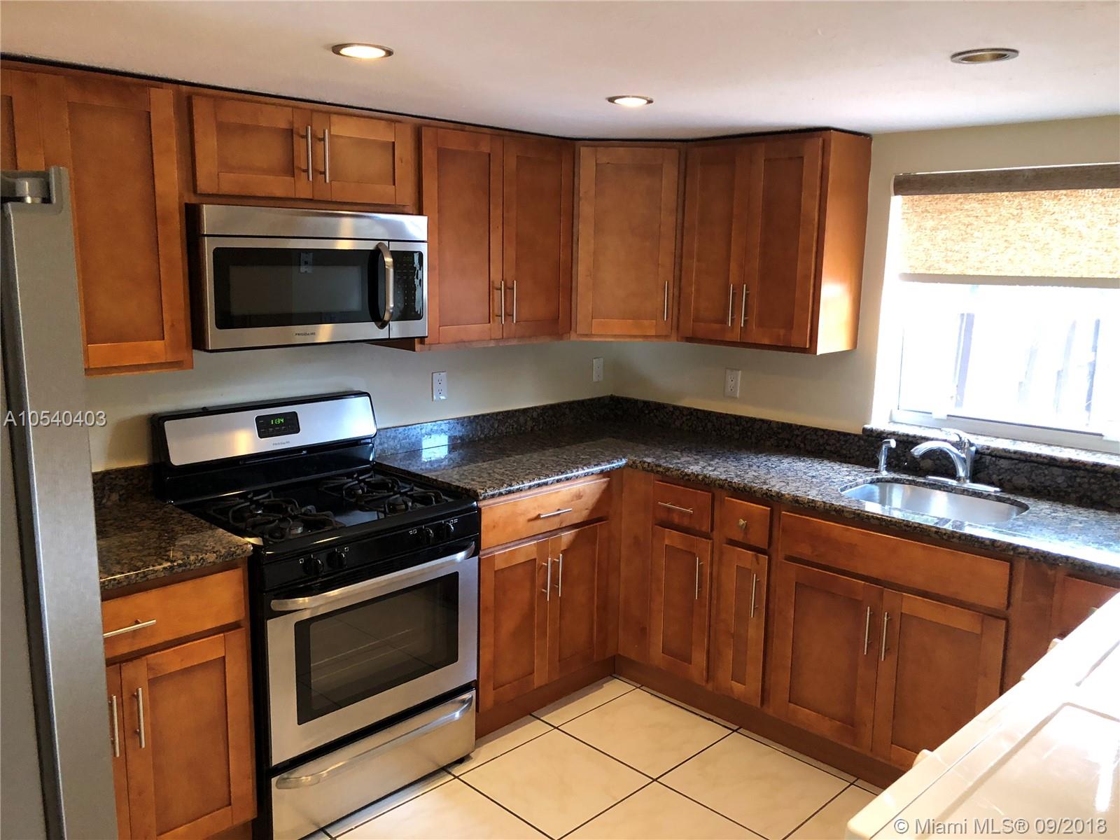 SNAPPER CREEK TOWNHOUSES - Residential