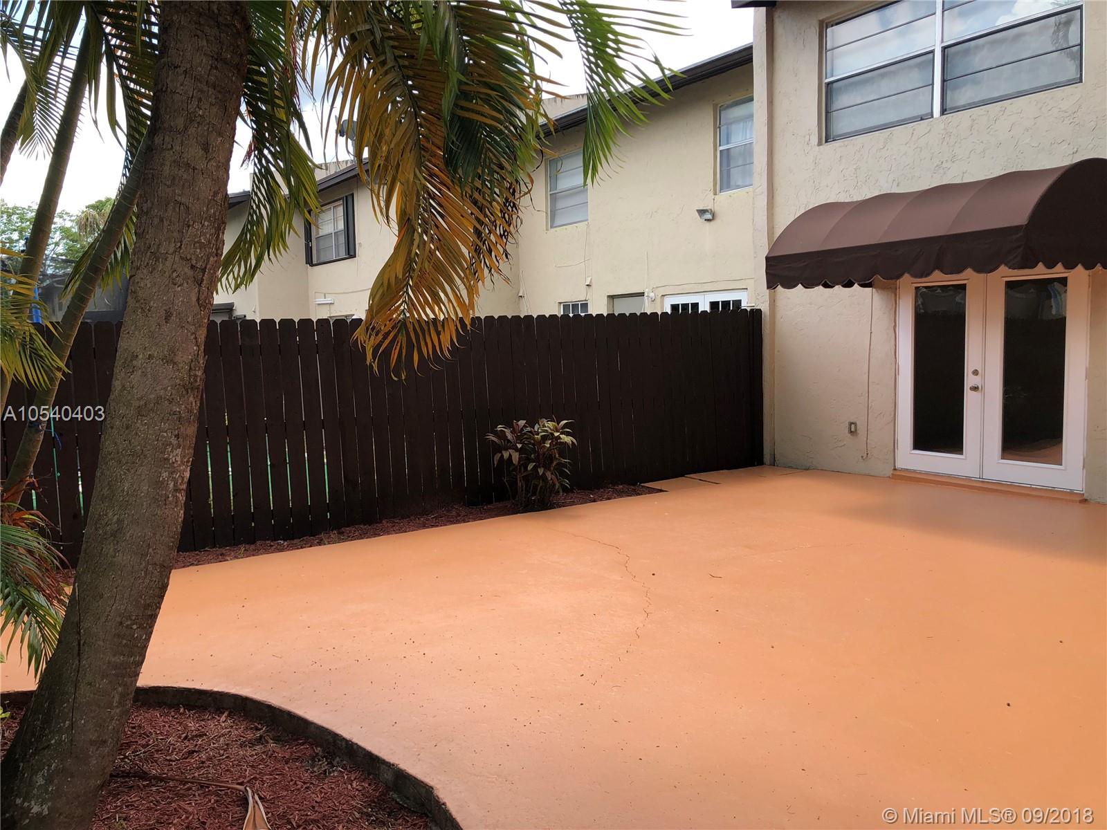 SNAPPER CREEK TOWNHOUSES - Residential