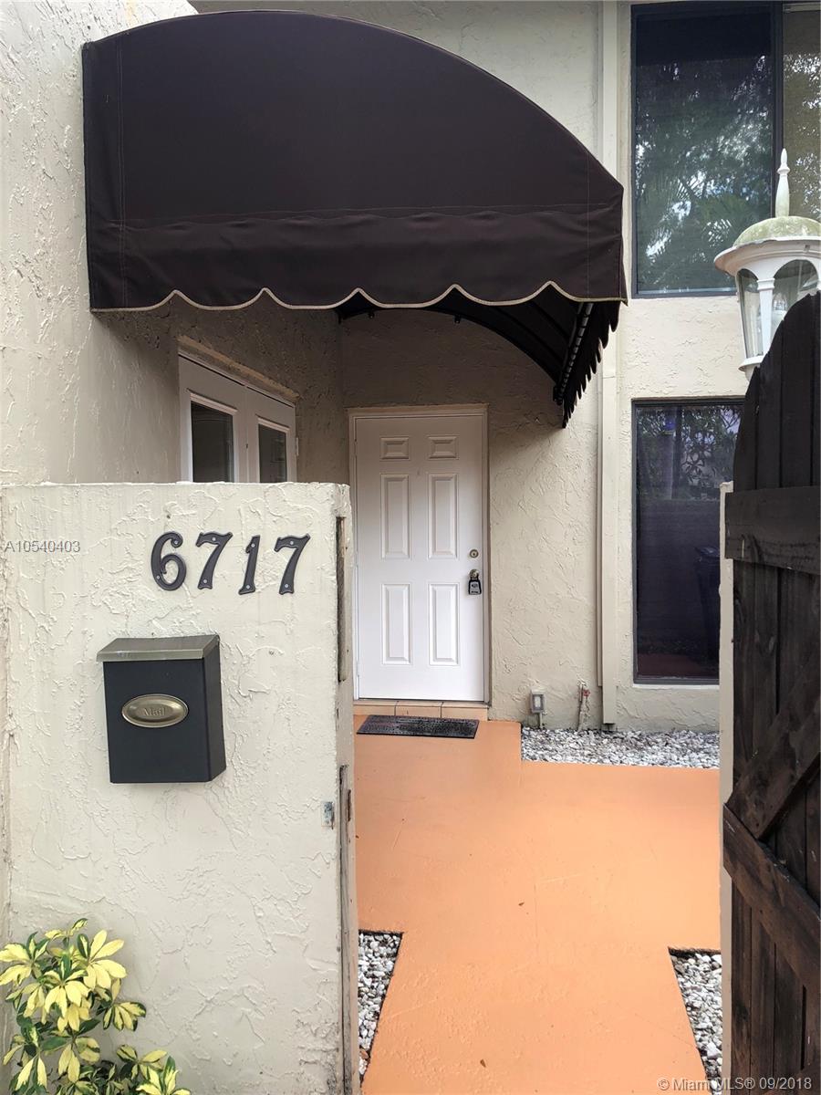 SNAPPER CREEK TOWNHOUSES - Residential