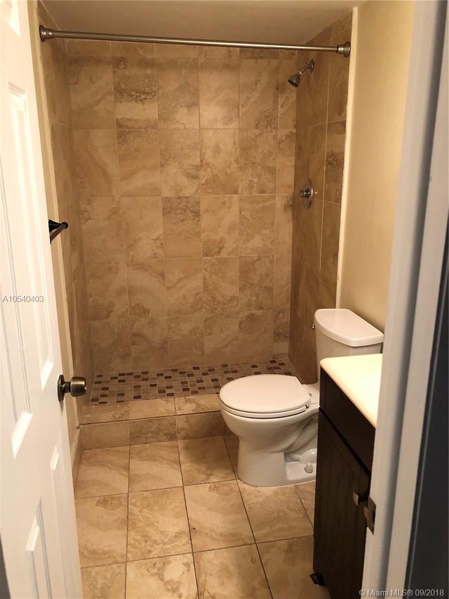 SNAPPER CREEK TOWNHOUSES - Residential