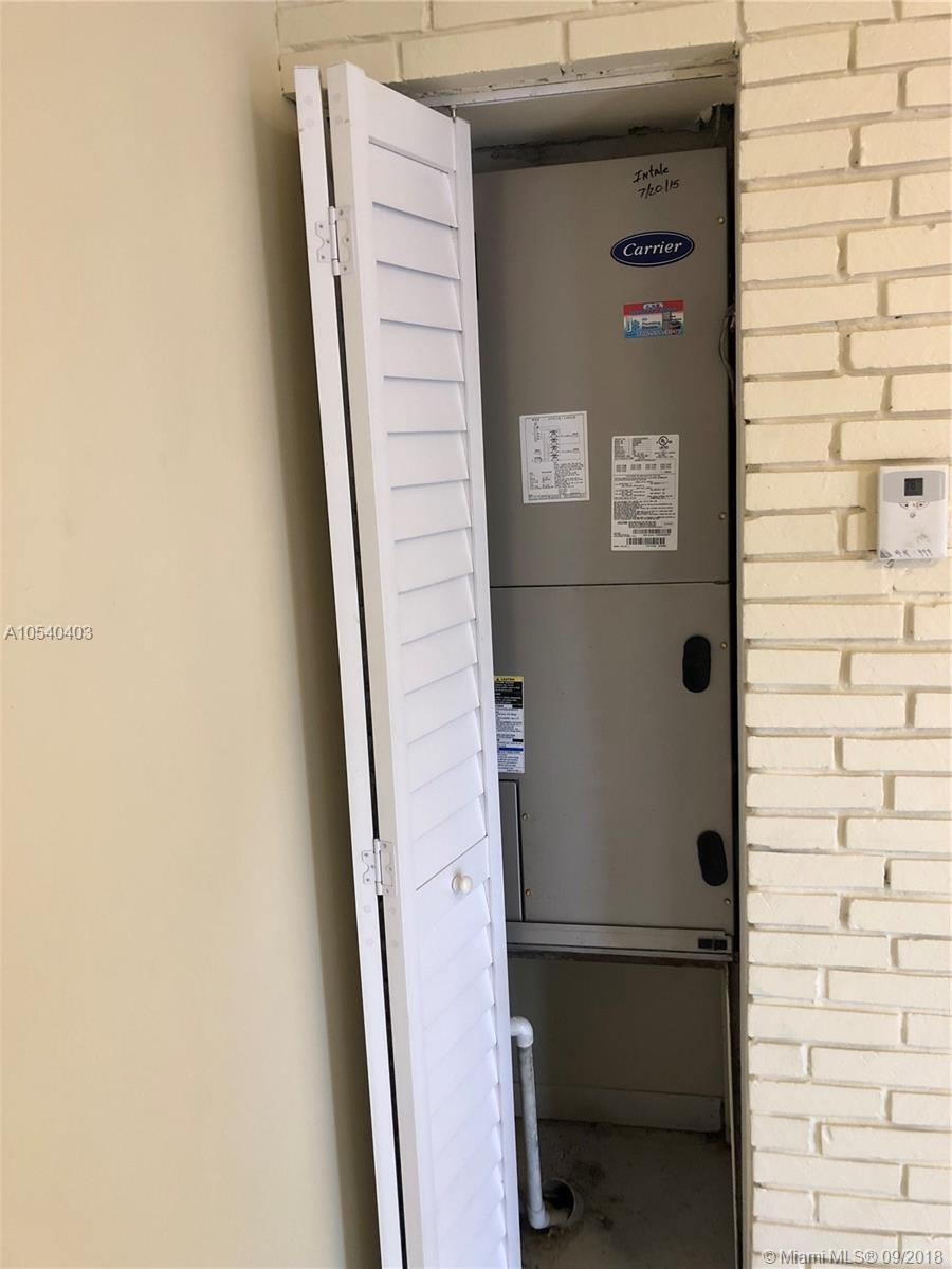 SNAPPER CREEK TOWNHOUSES - Residential