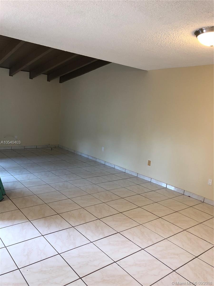 SNAPPER CREEK TOWNHOUSES - Residential