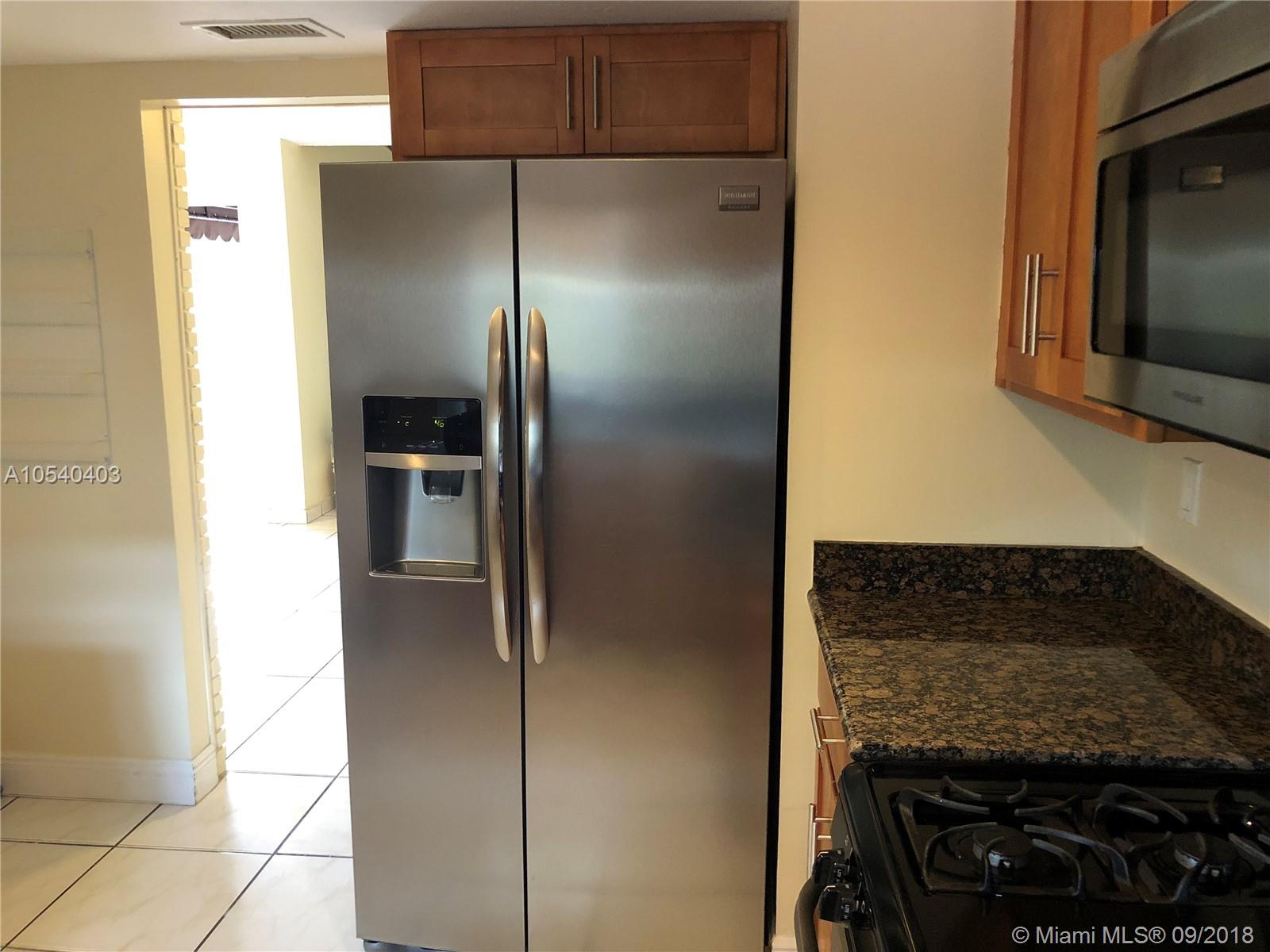 SNAPPER CREEK TOWNHOUSES - Residential