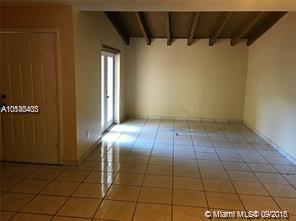 SNAPPER CREEK TOWNHOUSES - Residential