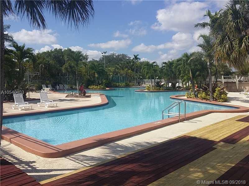 SNAPPER CREEK TOWNHOUSES - Residential