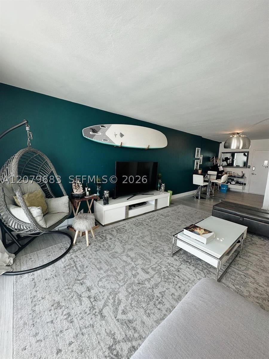 1000 West Ave PH27