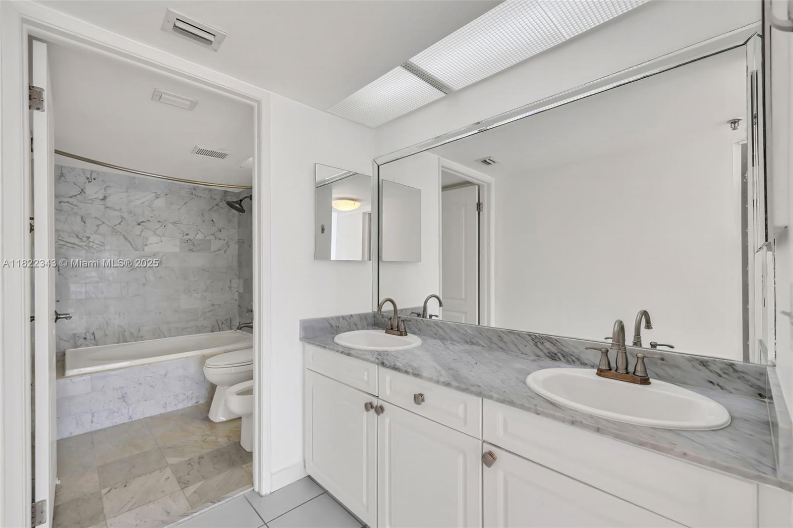 MARBELLA CONDO - Residential