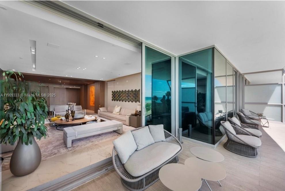 9349 Collins Ave 304