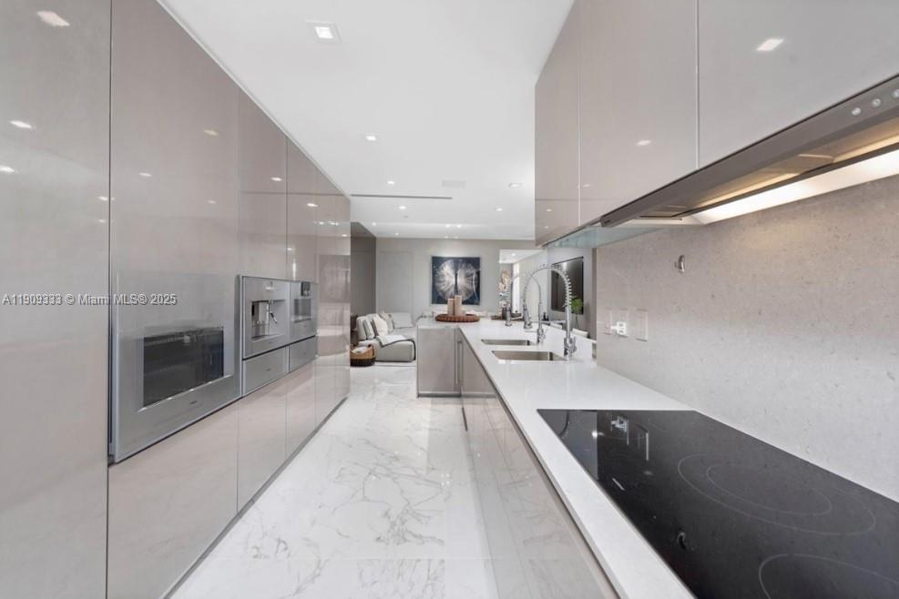 ALTOS DEL MAR NO. 5 - Residential