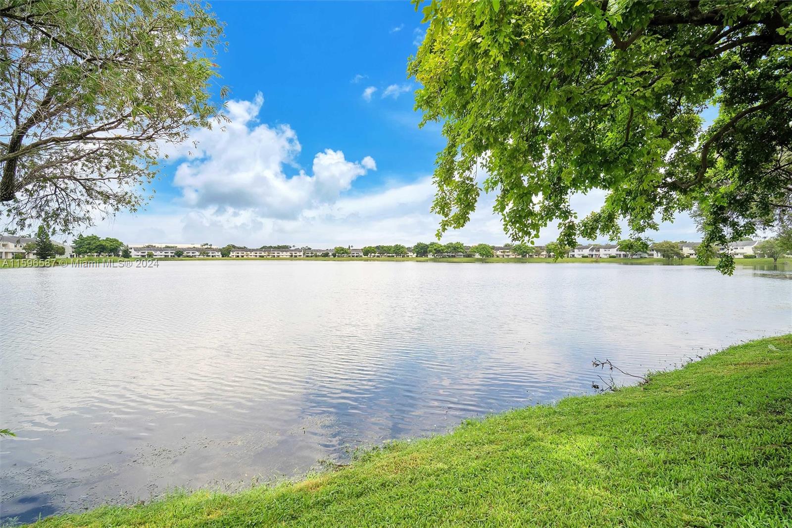 SUMMER LAKE - Residential