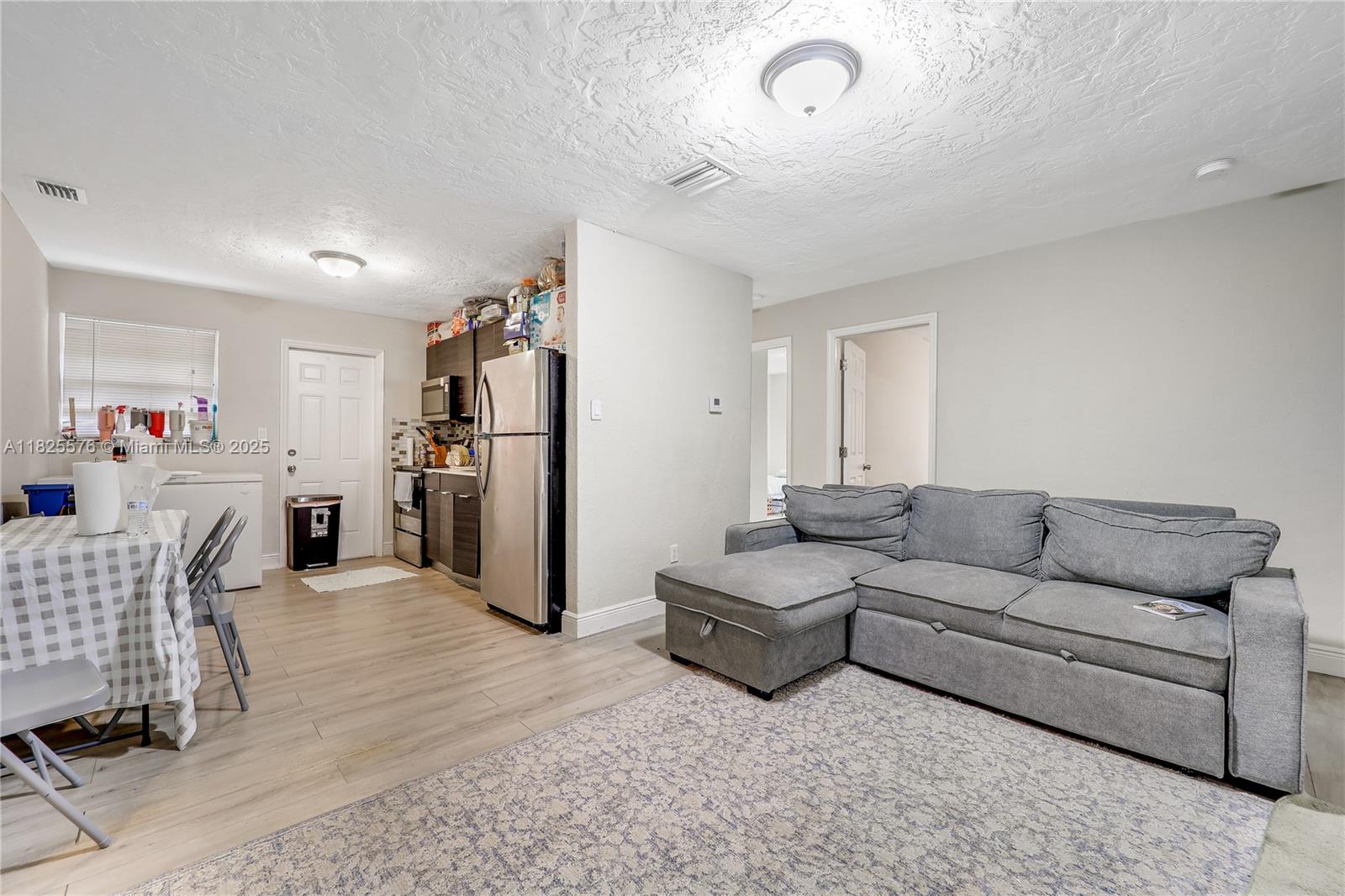 2512 NW 9th Pl, Fort Lauderdale, FL, 33311/$575,000 3 2512 NW 9th Pl