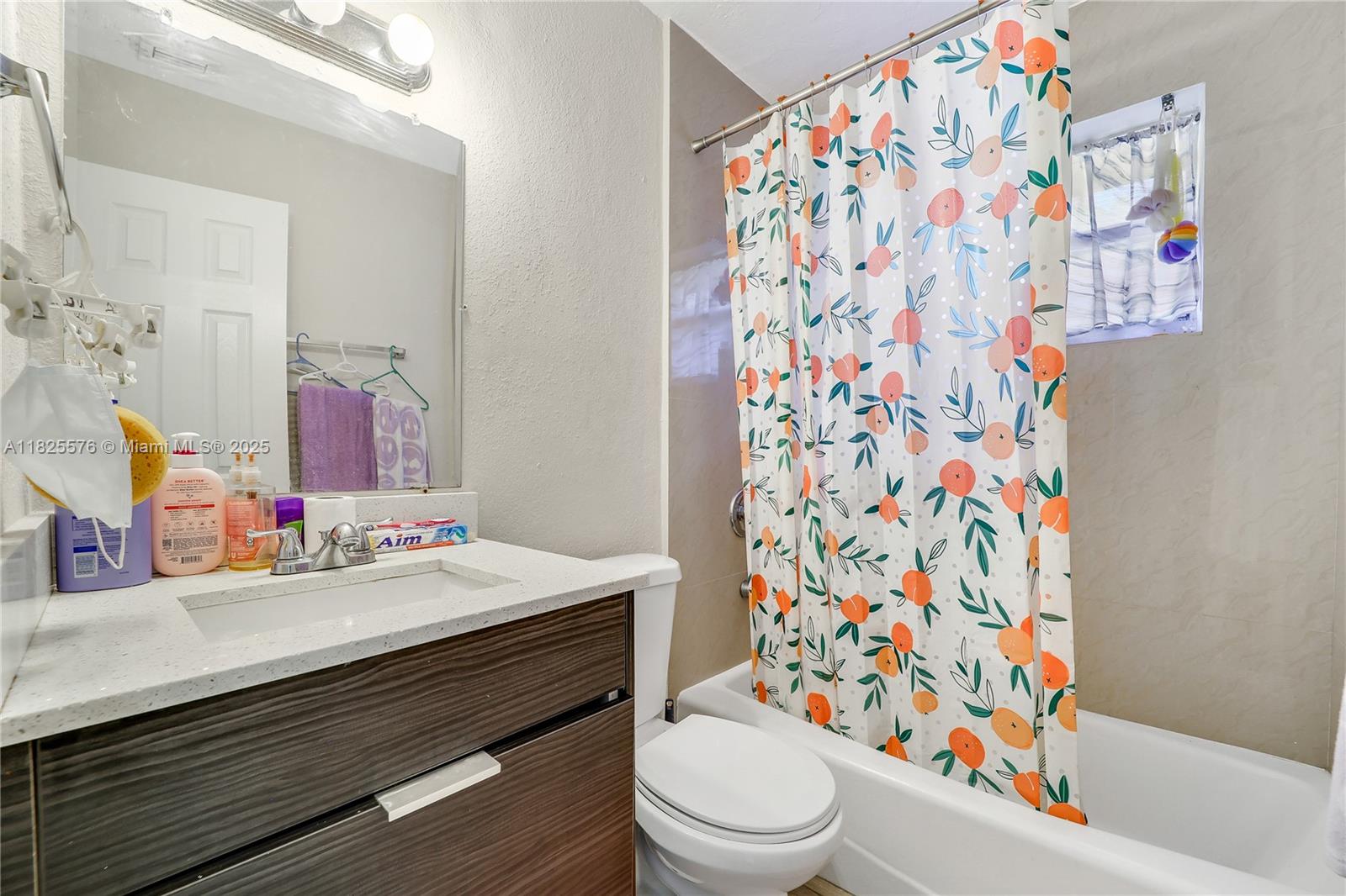 2512 NW 9th Pl, Fort Lauderdale, FL, 33311/$575,000 4 2512 NW 9th Pl