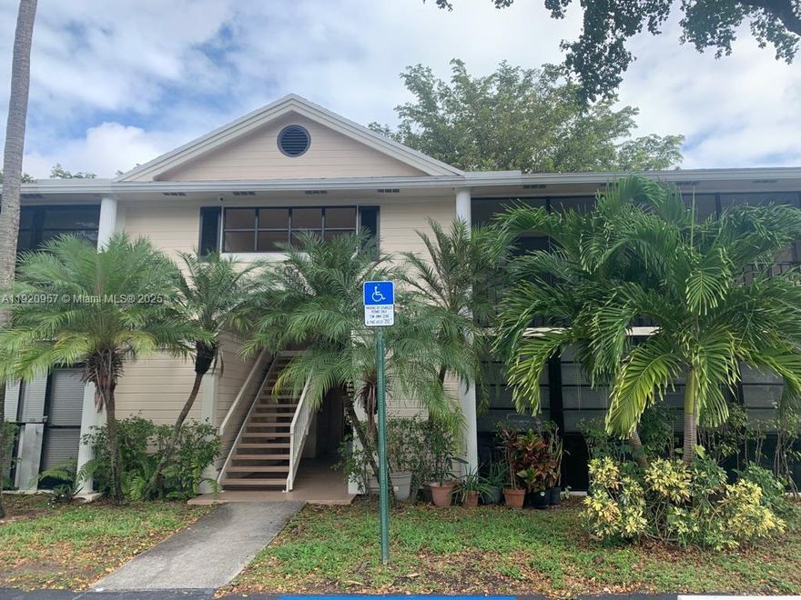 BEAUTIFUL UNIT 2/2 RTECENTLY PAINTED READY TO MOVE IN. LOCATED IN THE DESIRABLE AREA OF IVES
 ESTATES CLOSE TO SHOPPING CENTERS, I-95 AND MORE.