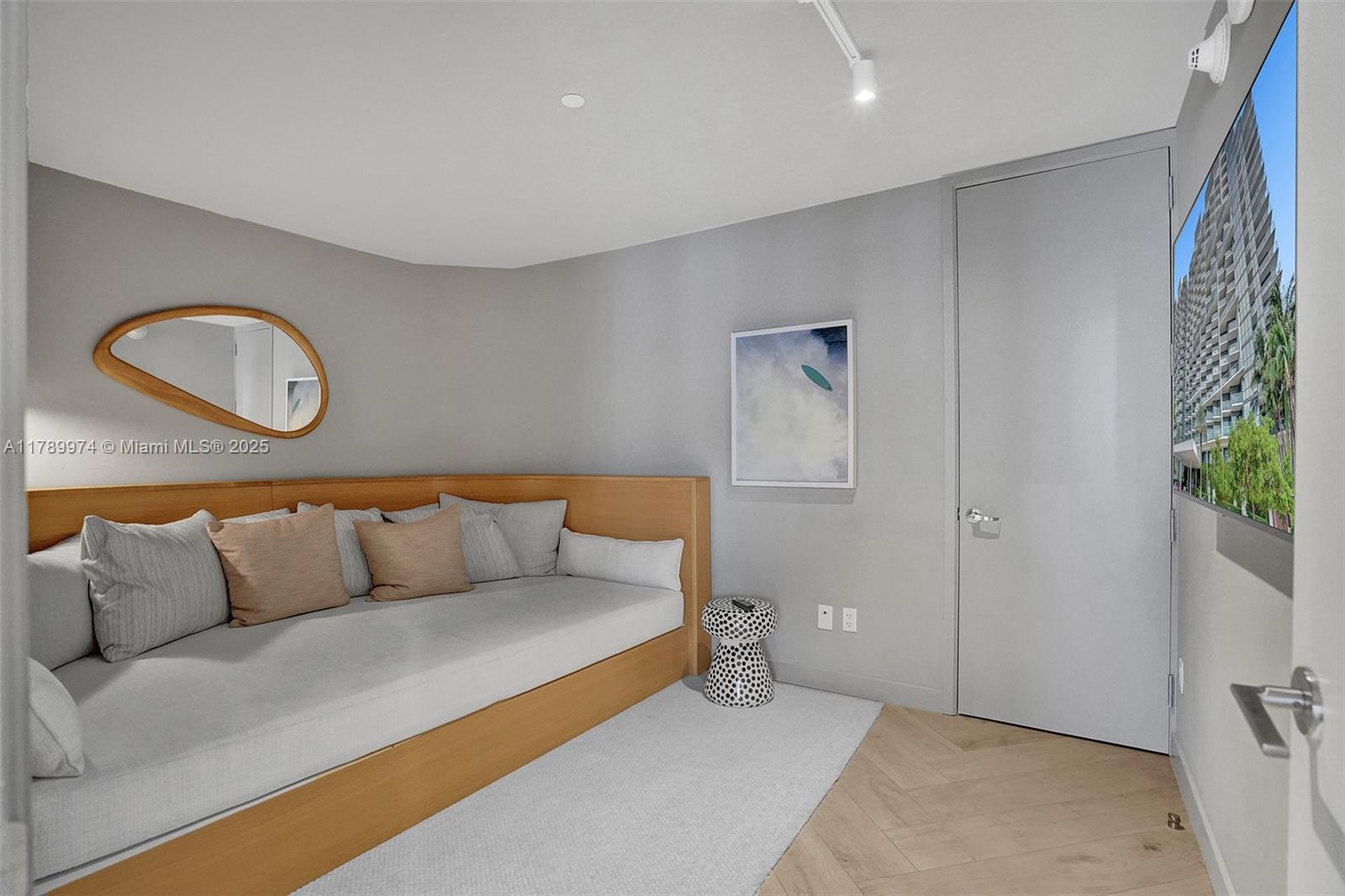 2201 COLLINS AVE CONDO - Residential