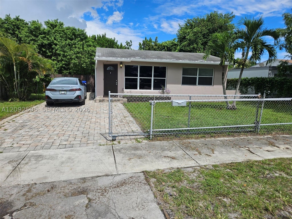 Photo of 2111 Wiley Ct #2111, Hollywood, FL 33020 (MLS # A12092505)