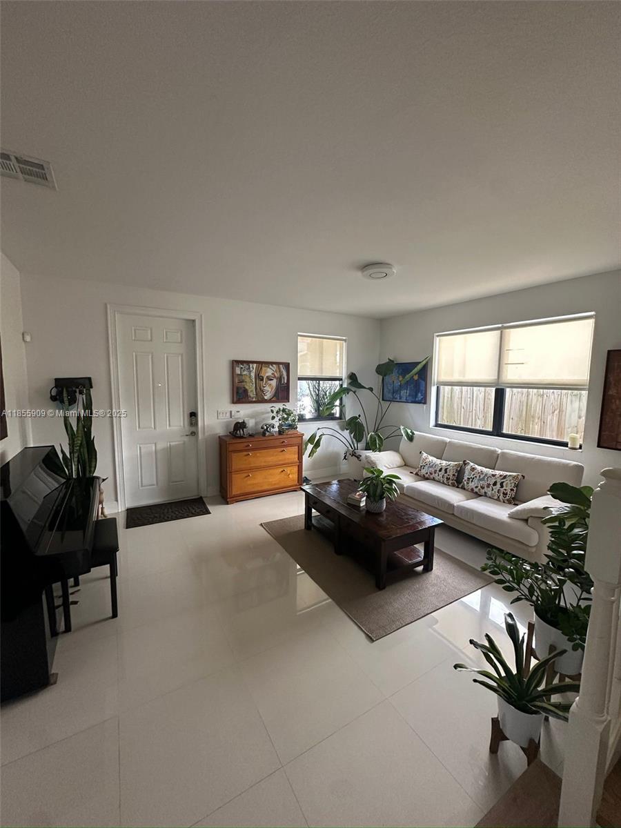 9941 NW 86th Ter 9941