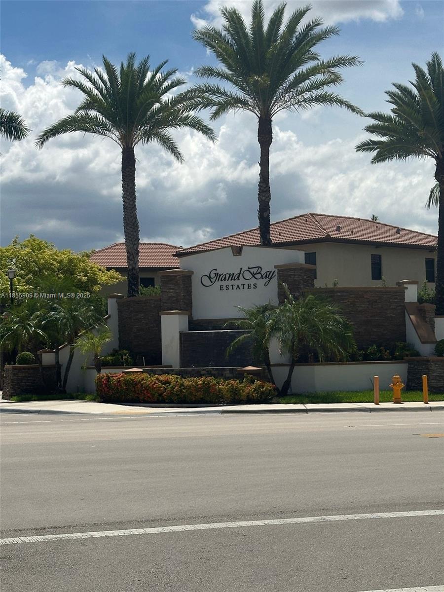 9941 NW 86th Ter 9941