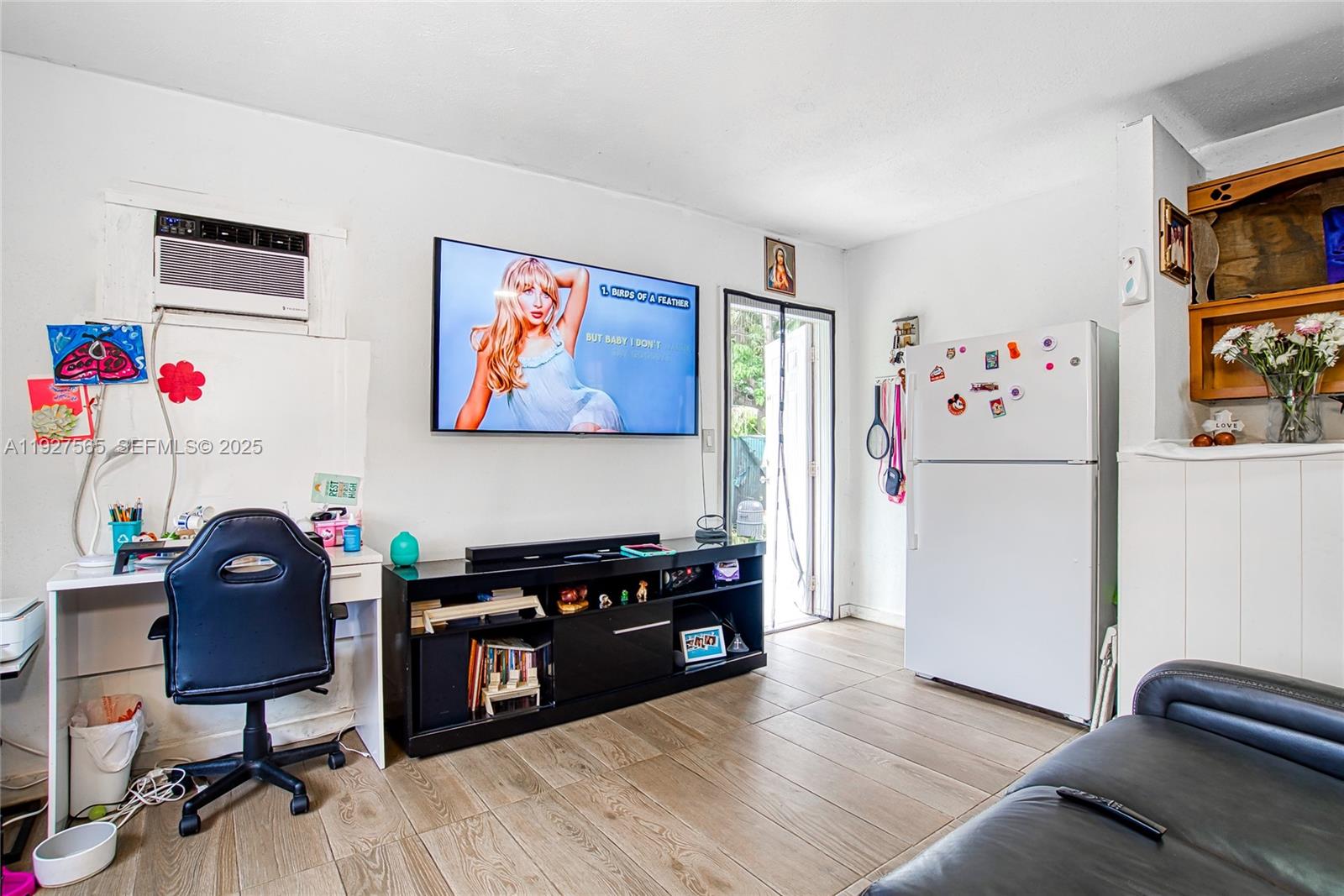 HOLLYWOOD PARK - Residential Income