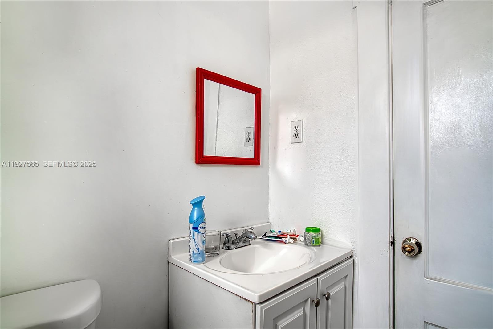 HOLLYWOOD PARK - Residential Income