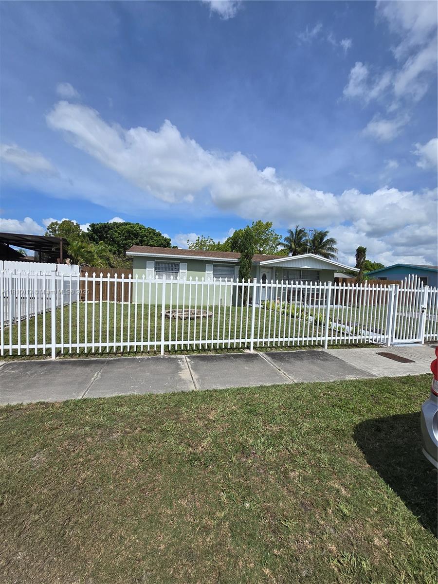 Rental Property at 30228 Sw 158th Pl 30228, Homestead, Miami-Dade County, Florida - Bedrooms: 1 
Bathrooms: 1  - $1,200 MO.