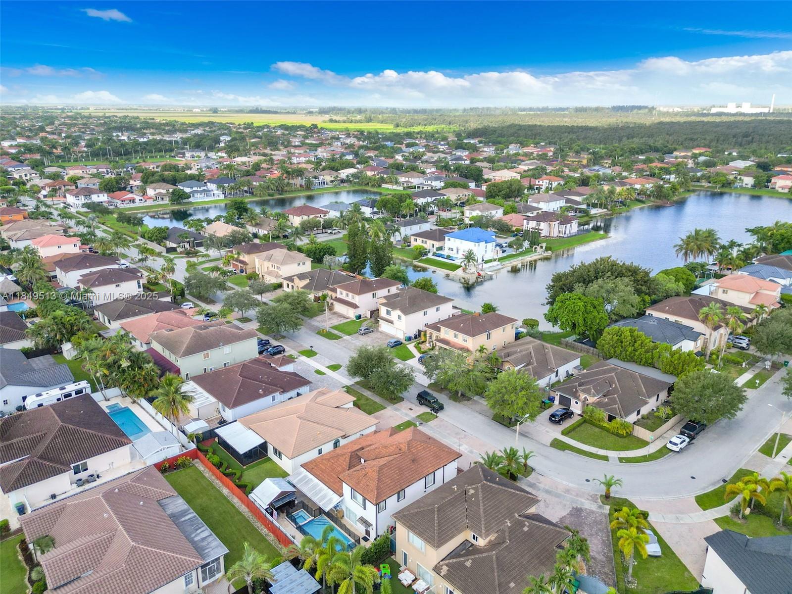 LAROC ESTATES - Residential