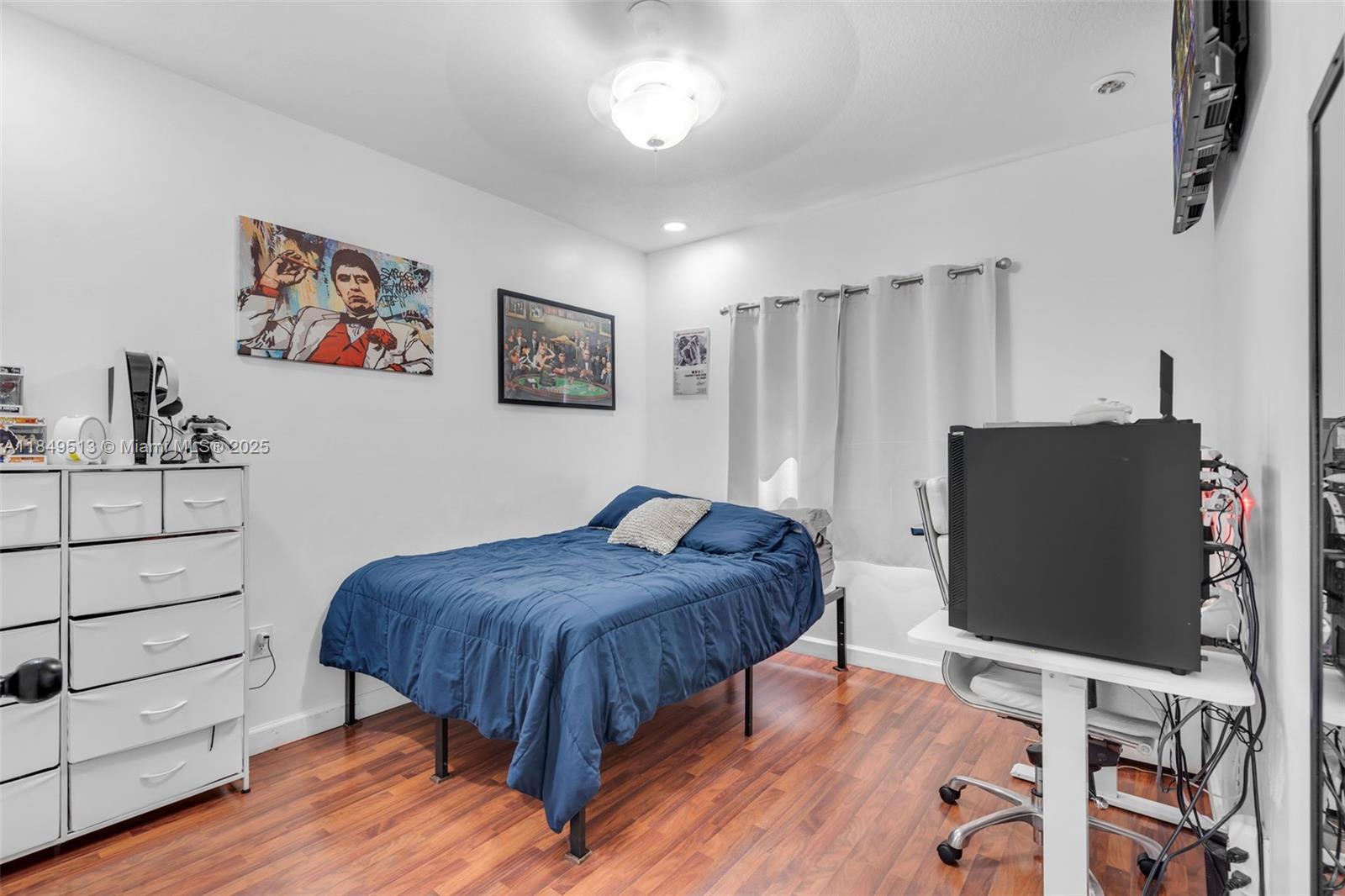 LAROC ESTATES - Residential