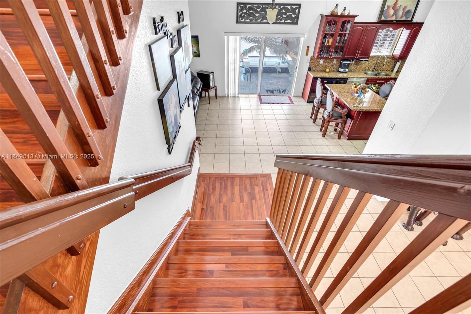 LAROC ESTATES - Residential