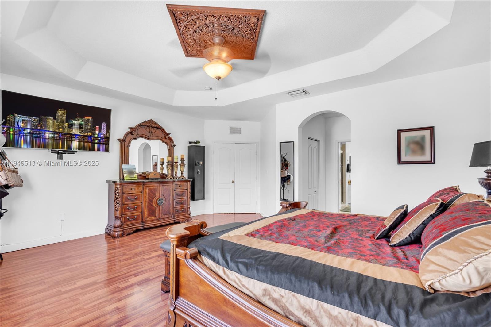 LAROC ESTATES - Residential