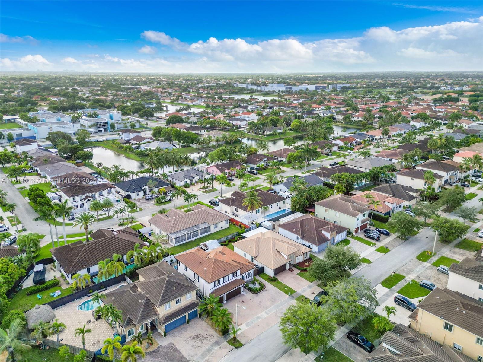 LAROC ESTATES - Residential