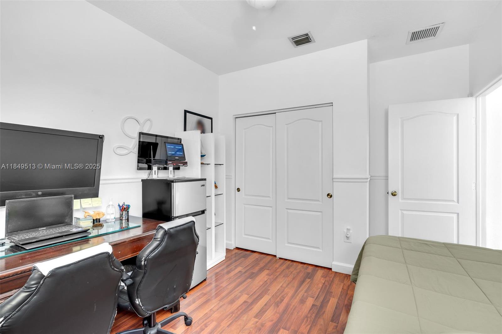 LAROC ESTATES - Residential