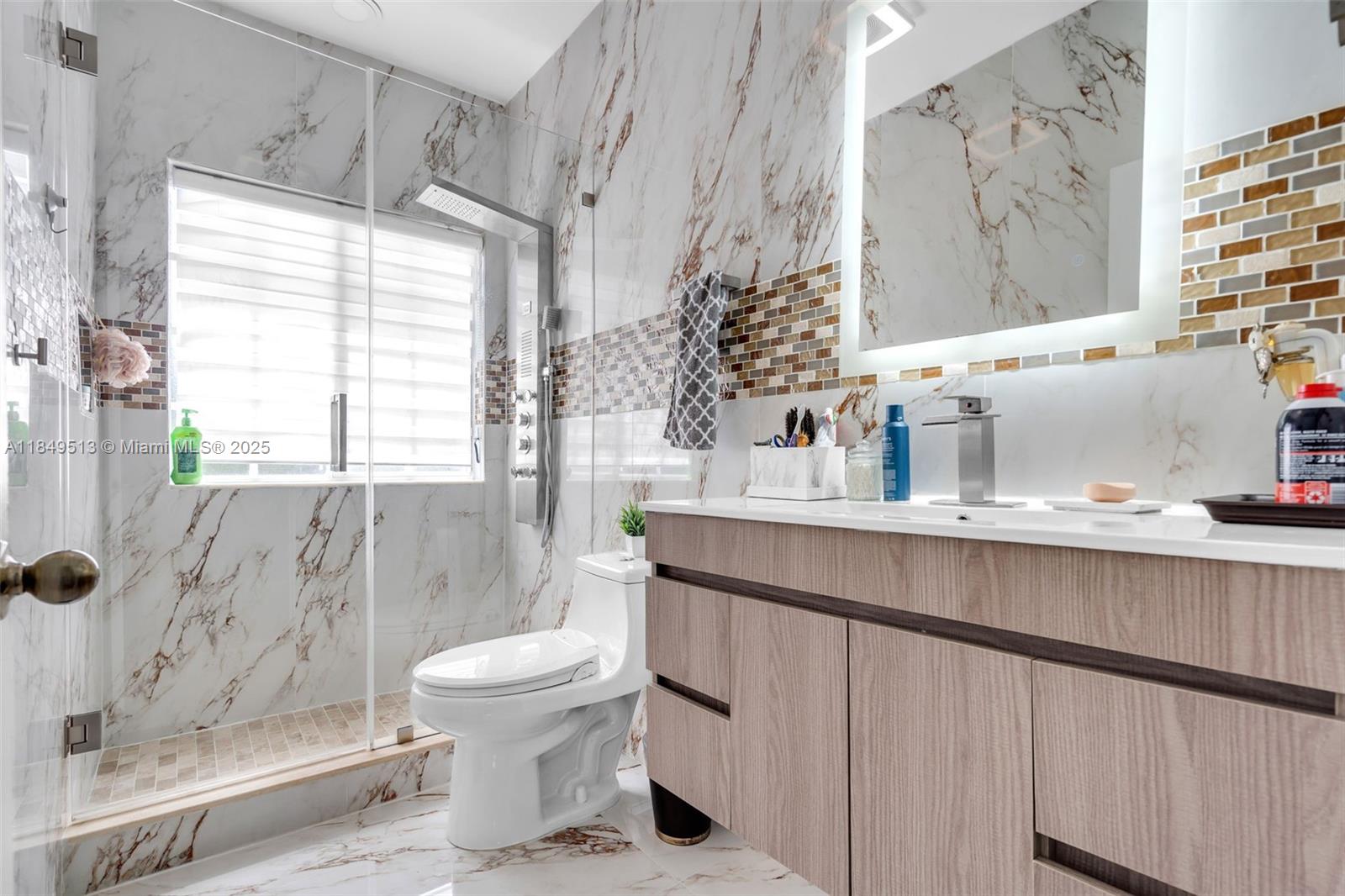 LAROC ESTATES - Residential