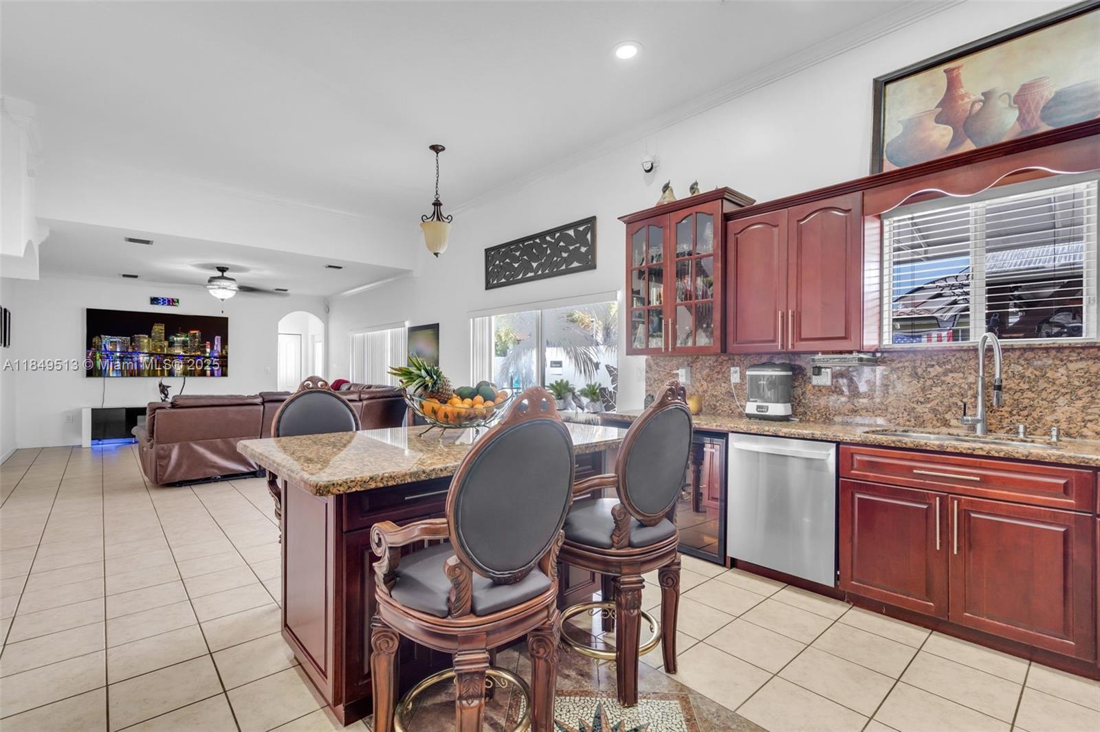 LAROC ESTATES - Residential