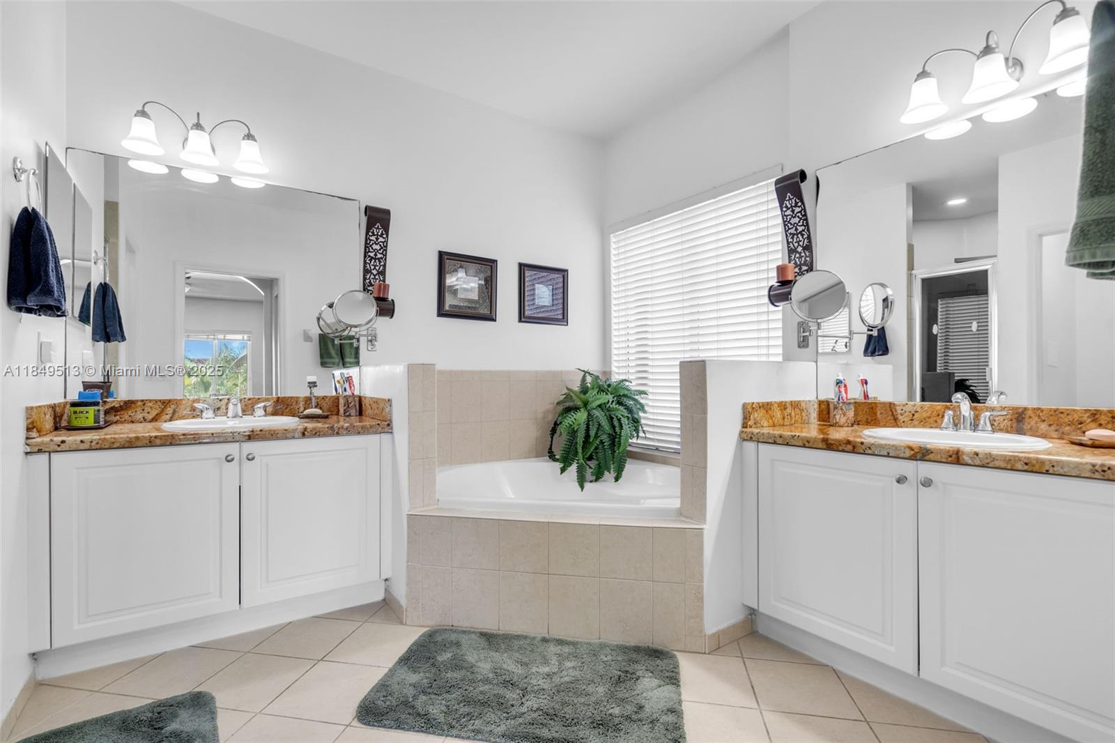 LAROC ESTATES - Residential