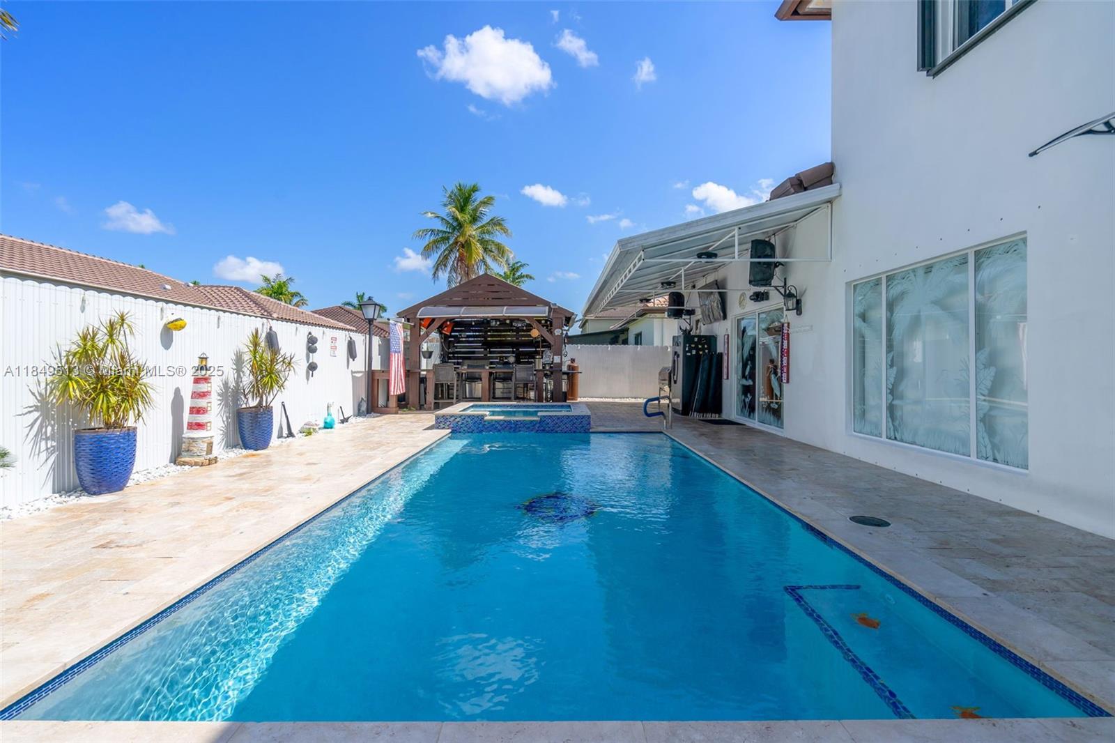 LAROC ESTATES - Residential