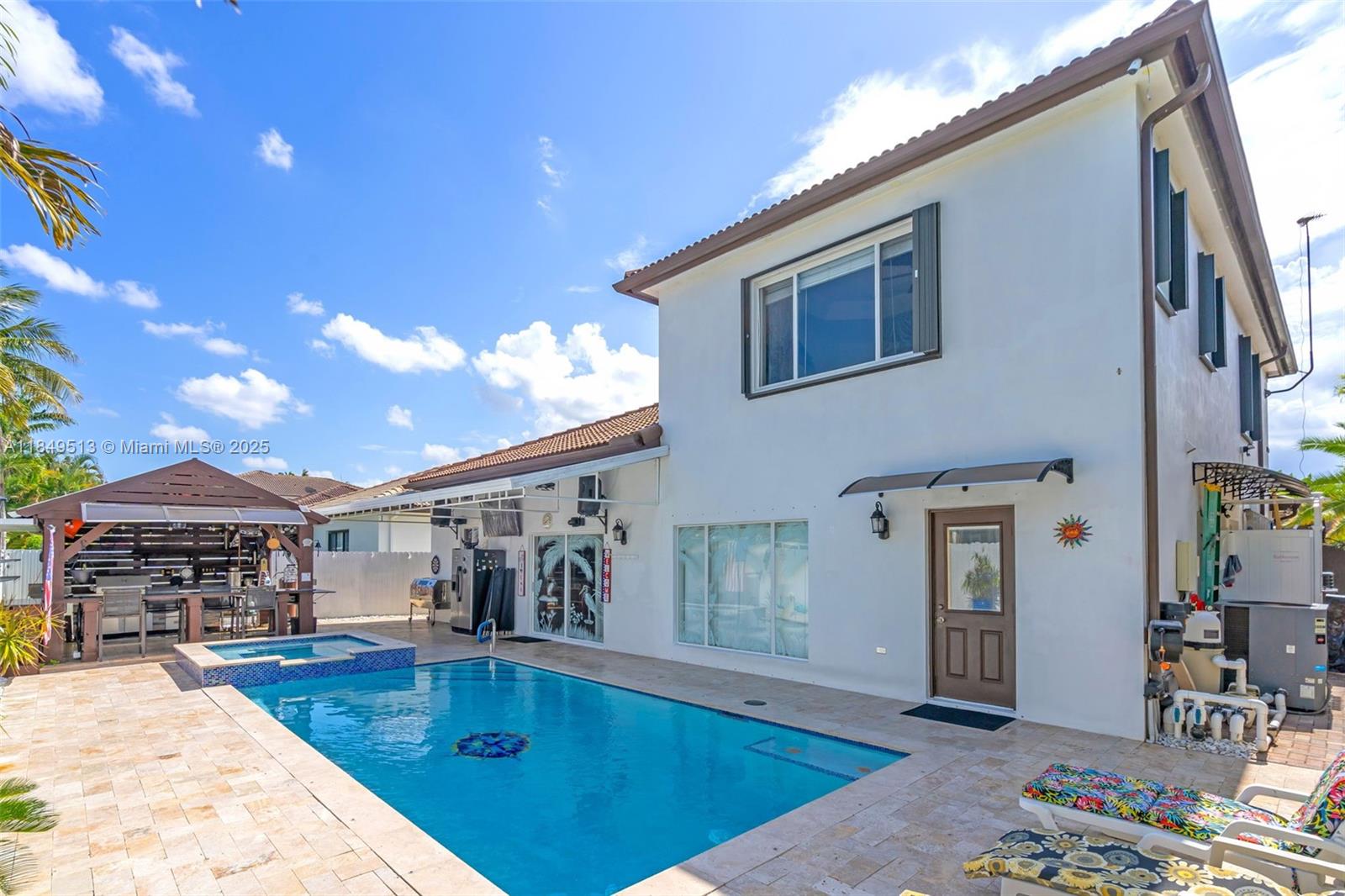 LAROC ESTATES - Residential