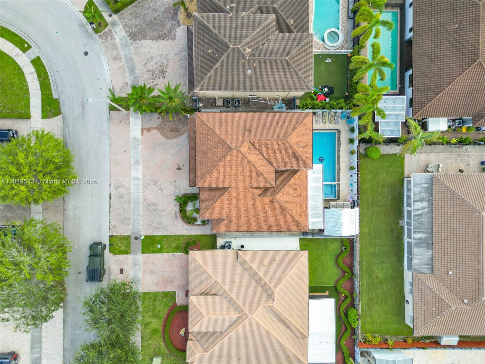 LAROC ESTATES - Residential