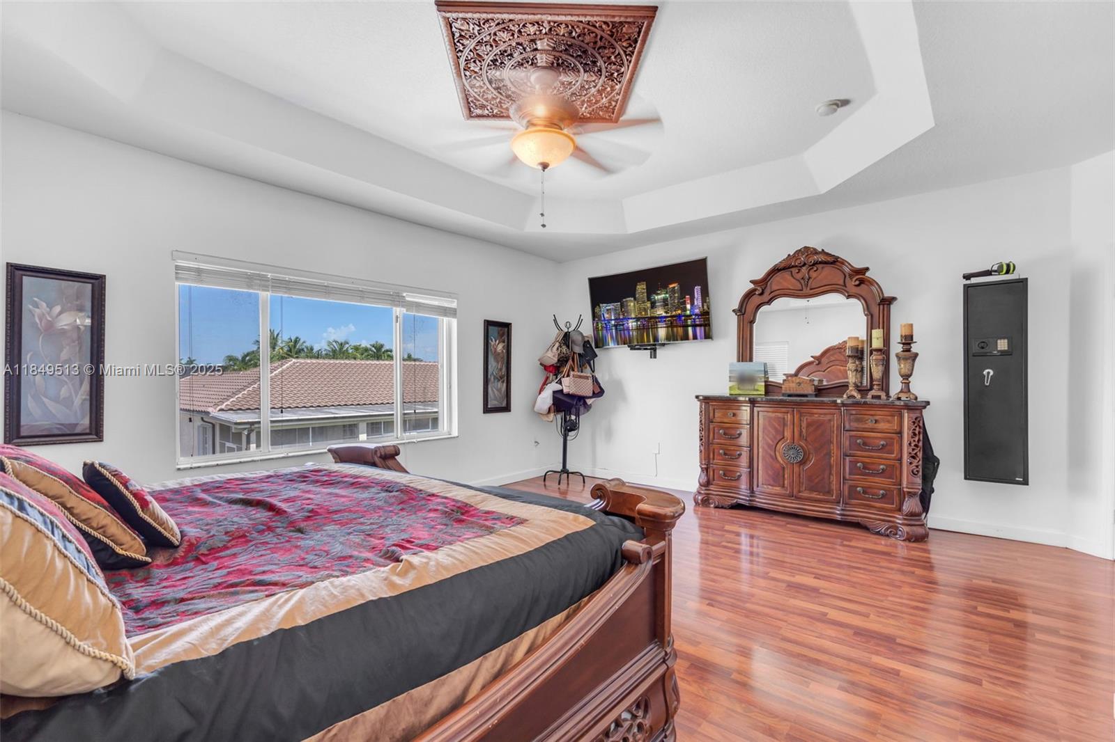 LAROC ESTATES - Residential