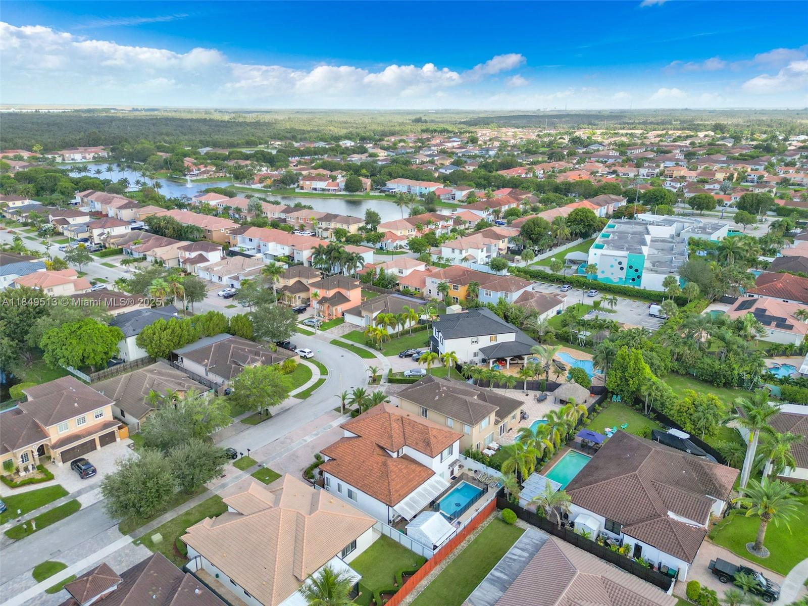 LAROC ESTATES - Residential