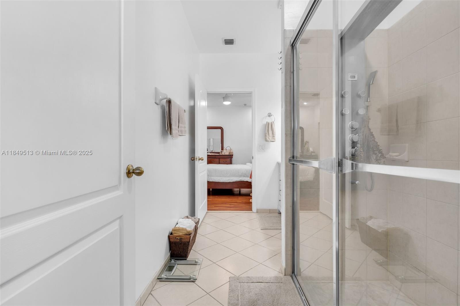 LAROC ESTATES - Residential