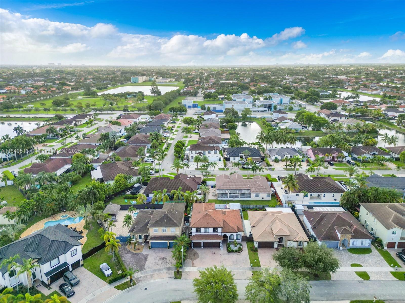 LAROC ESTATES - Residential