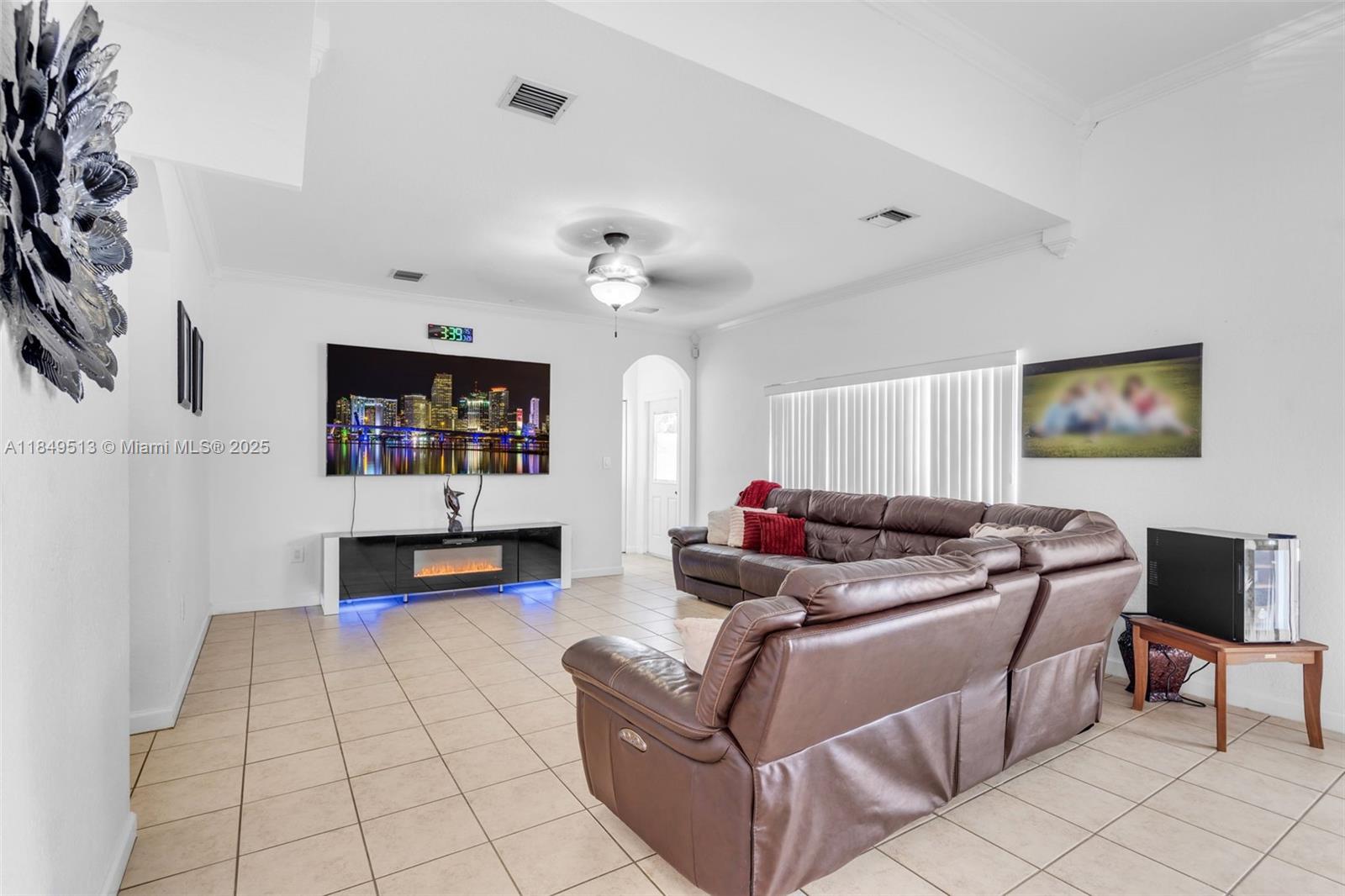 LAROC ESTATES - Residential